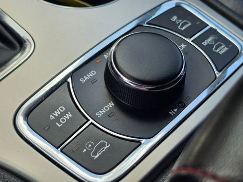 Used 2018 Jeep Grand Cherokee Trailhawk AWD/4WD image 28