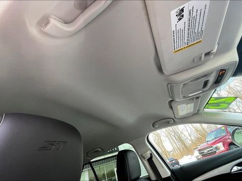 Certified 2025 Buick Envision Sport Touring image 17