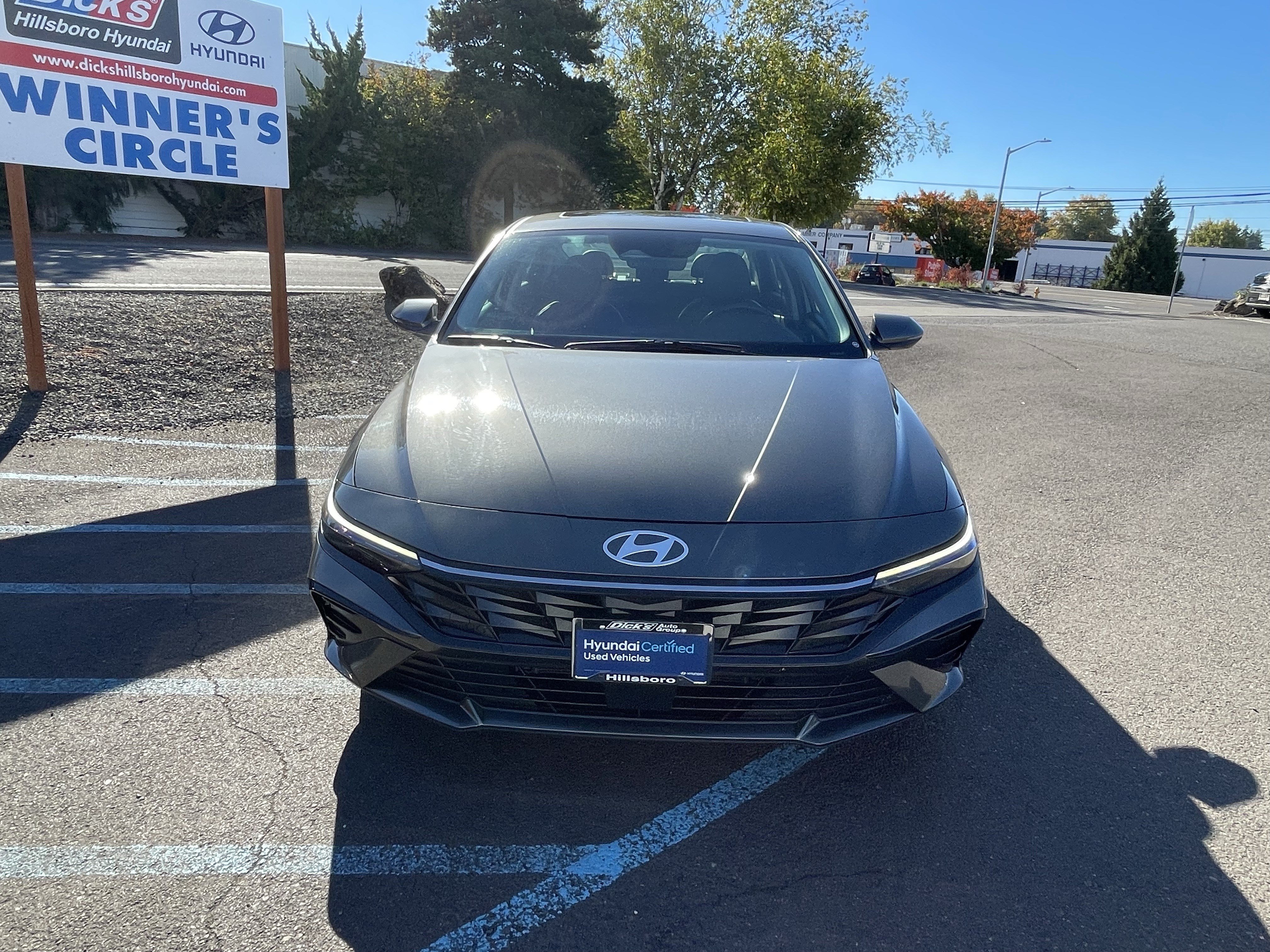 Certified 2025 Hyundai Elantra Limited FWD image 8
