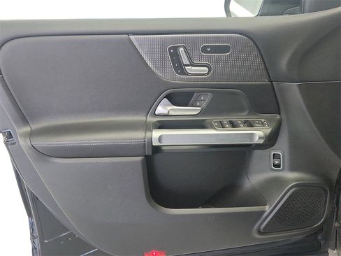 Used 2020 Mercedes-Benz GLB 250 4MATIC image 21