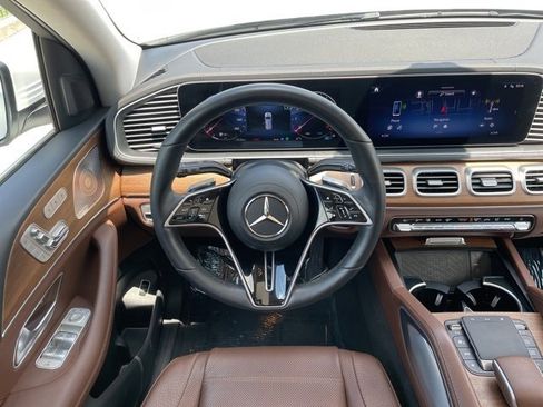 Certified 2024 Mercedes-Benz GLS 450 4MATIC image 11