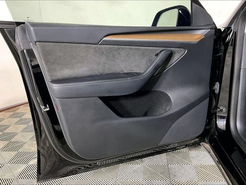 Used 2022 Tesla Model Y Long Range AWD/4WD image 22