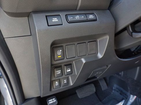 Certified 2025 Nissan Frontier PRO-4X image 17