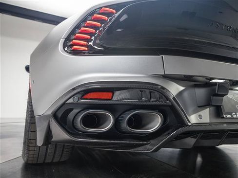 Used 2025 Aston Martin Vanquish RWD image 38