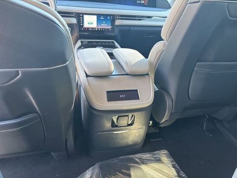 New 2026 Lincoln Navigator Reserve AWD/4WD image 38