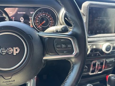 Used 2020 Jeep Wrangler Unlimited Sahara image 12