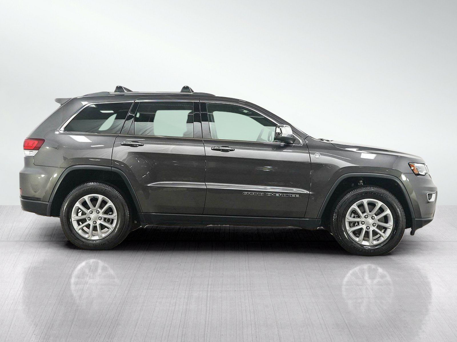 Used 2021 Jeep Grand Cherokee Laredo AWD/4WD image 6