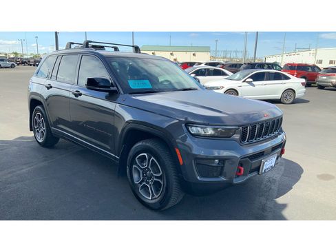 Used 2022 Jeep Grand Cherokee Trailhawk w/ ADV Protech Group II AWD/4WD image 4