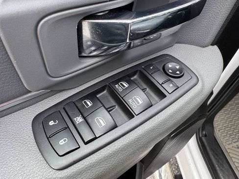 Used 2019 RAM 1500 Classic SLT AWD/4WD image 13
