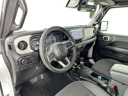 Used 2024 Jeep Wrangler Unlimited Sahara image 19