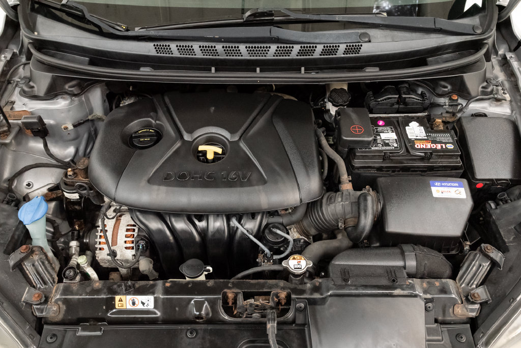 Used 2014 Hyundai Elantra SE w/ Option Group 02 FWD image 3