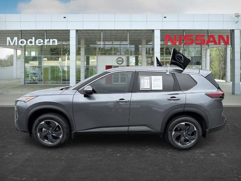 Certified 2026 Nissan Rogue SV FWD image 2
