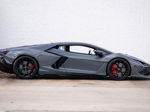 Used 2024 Lamborghini Revuelto image 9