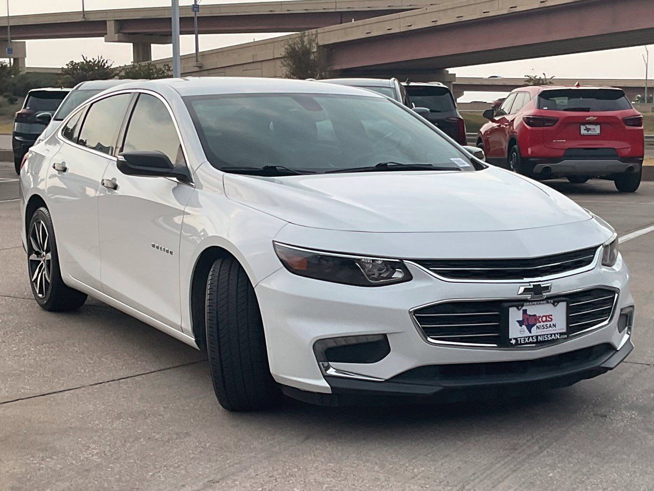 Used 2018 Chevrolet Malibu LT FWD image 3