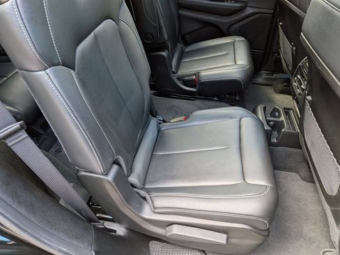 Used 2025 Jeep Grand Cherokee L Limited AWD/4WD image 29