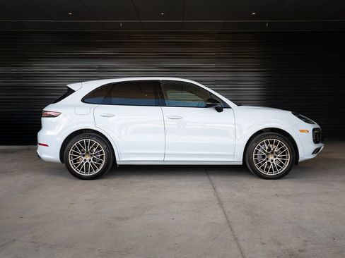 Certified 2023 Porsche Cayenne Platinum Edition AWD/4WD image 8