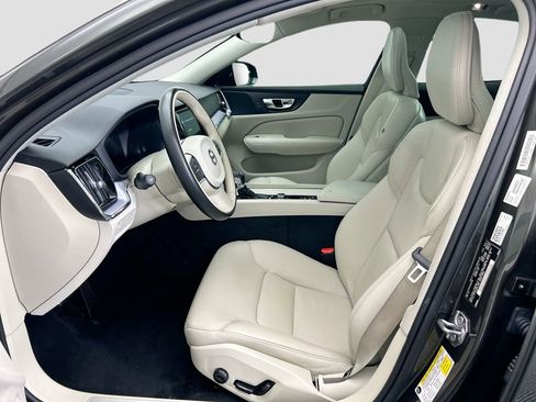Used 2020 Volvo S60 T5 Momentum image 17