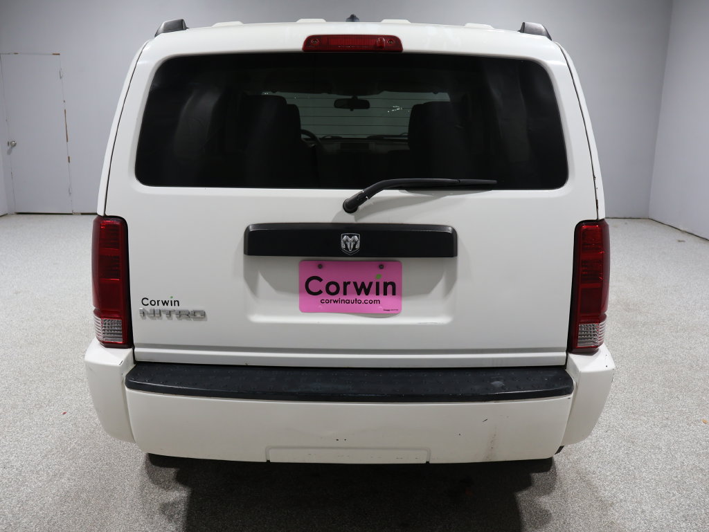 Used 2008 Dodge Nitro SXT RWD image 3