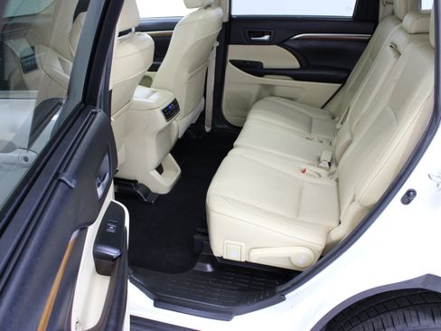 Used 2017 Toyota Highlander Limited Platinum AWD/4WD image 31