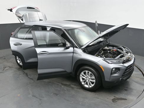 Used 2023 Chevrolet TrailBlazer LS FWD image 40