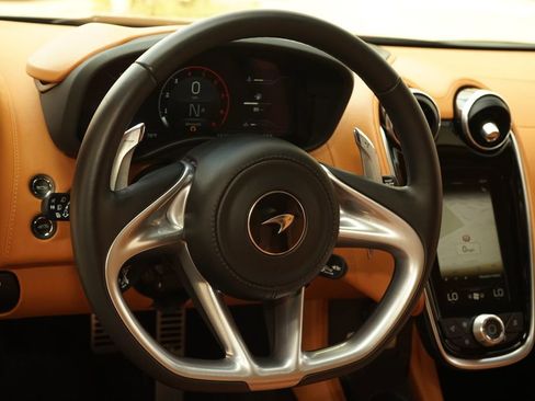 Used 2021 McLaren GT image 8