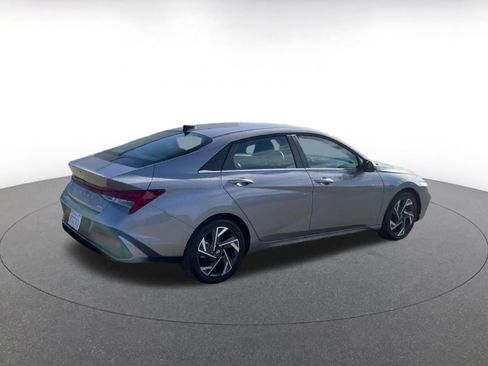 Used 2025 Hyundai Elantra Limited image 15