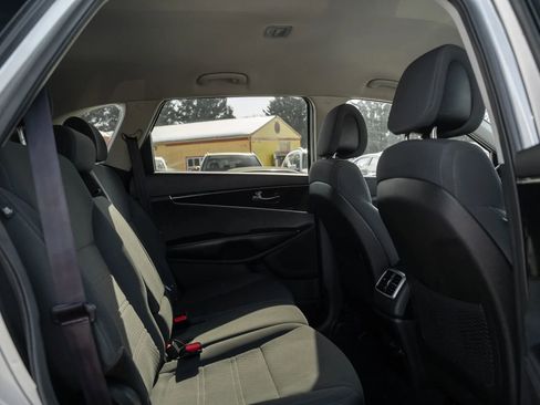 Used 2016 Kia Sorento LX image 10