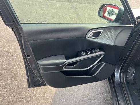 Used 2023 Kia Soul S FWD image 9