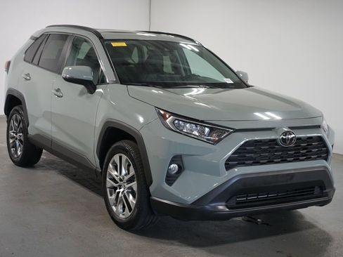 Used 2021 Toyota RAV4 XLE Premium FWD image 3