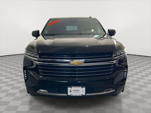 Used 2023 Chevrolet Suburban LT image 2