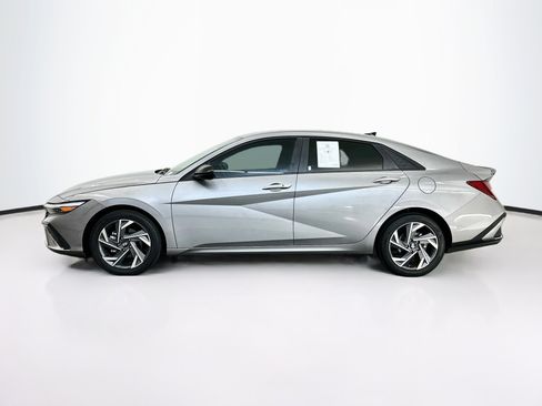 Used 2025 Hyundai Elantra Sport FWD image 4