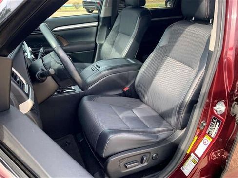 Used 2016 Toyota Highlander LE image 25