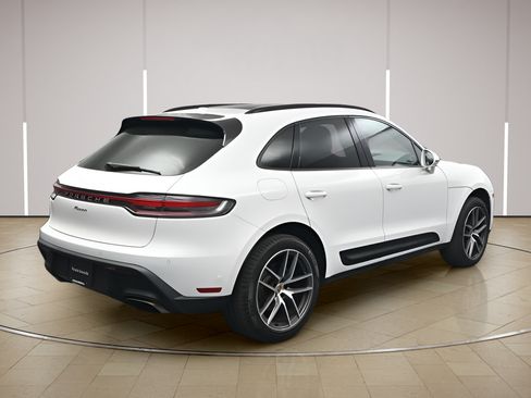 Used 2023 Porsche Macan AWD/4WD image 25