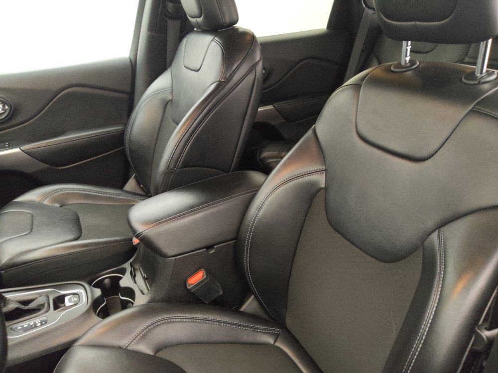 Used 2019 Jeep Cherokee Latitude Plus FWD image 17