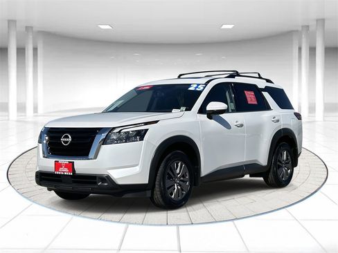 Used 2025 Nissan Pathfinder SV w/ SV Premium Package image 1