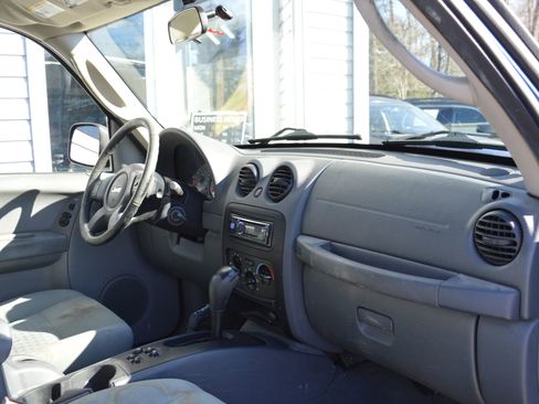 Used 2006 Jeep Liberty Sport image 31