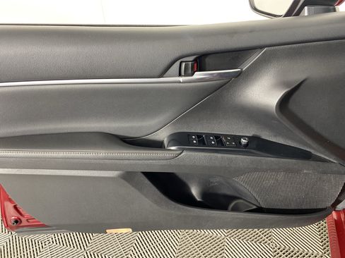 Used 2019 Toyota Camry XLE image 13