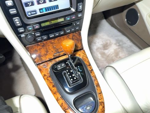 Used 2007 Jaguar XJ8 L RWD image 28