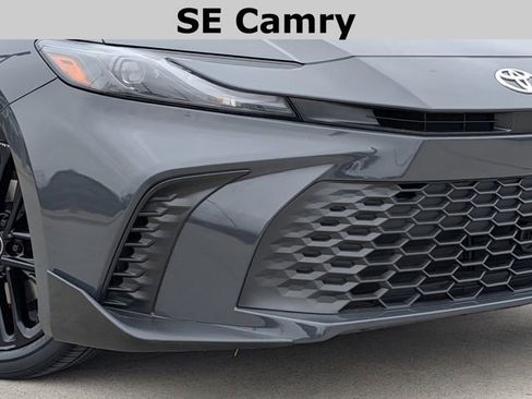 Used 2025 Toyota Camry SE image 3