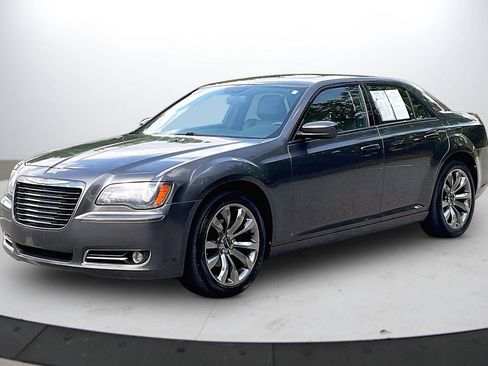 Used 2014 Chrysler 300 S RWD image 4