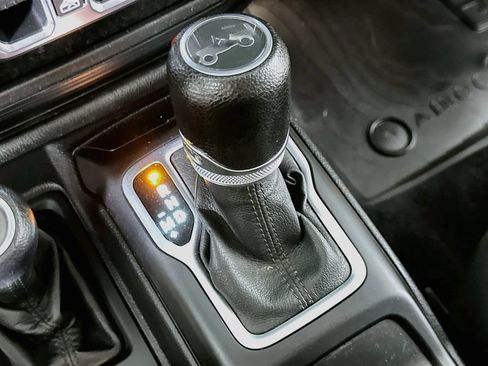 Used 2018 Jeep Wrangler Unlimited Sport S AWD/4WD image 30
