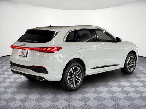 Used 2025 Audi Q5 Premium w/ Convenience Package AWD/4WD image 9
