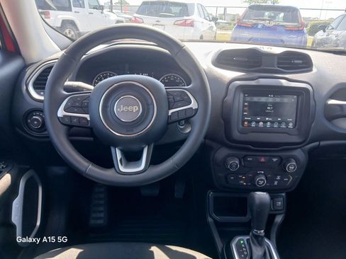 Used 2019 Jeep Renegade Latitude FWD image 23