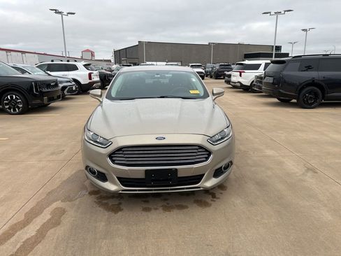 Used 2016 Ford Fusion SE w/ Equipment Group 201A FWD image 5