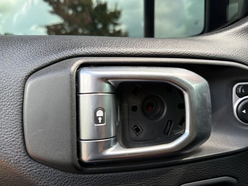 Used 2019 Jeep Wrangler Unlimited Rubicon AWD/4WD image 24