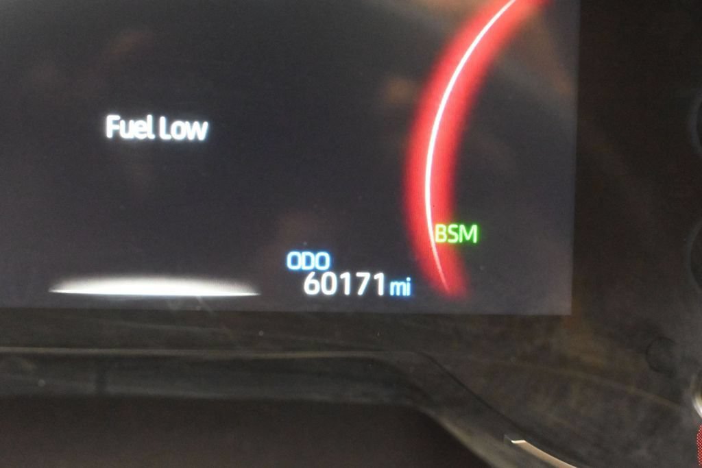Used 2024 Toyota RAV4 XLE FWD image 5