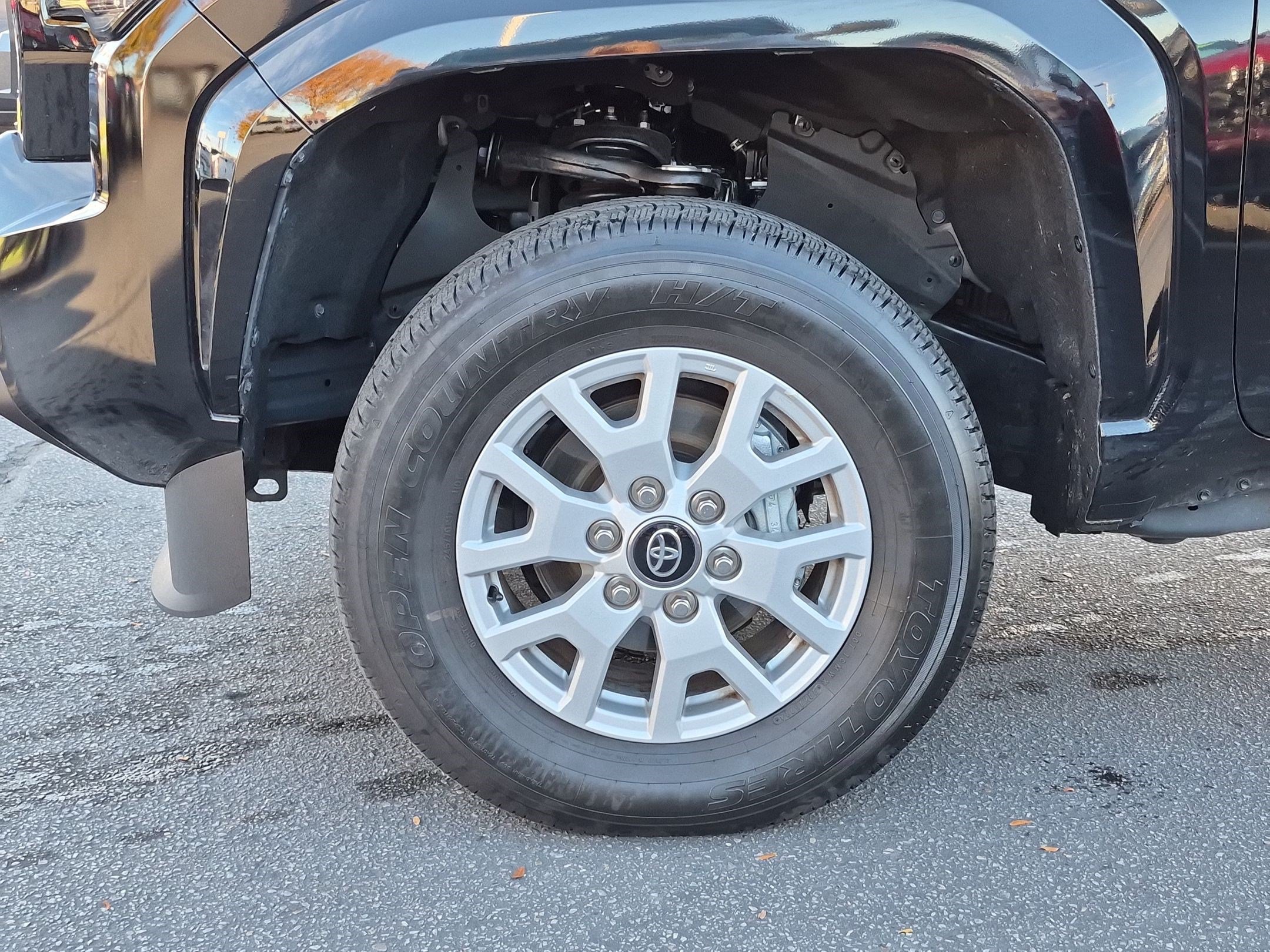 Used 2025 Toyota Tacoma SR5 AWD/4WD image 13