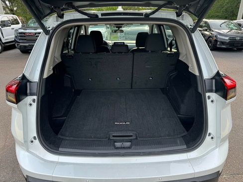Used 2025 Nissan Rogue SV FWD image 8