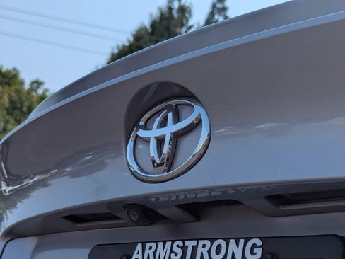 Used 2019 Toyota C-HR XLE FWD image 27