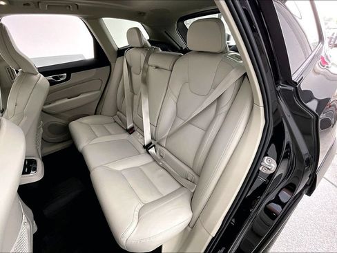 Certified 2024 Volvo XC60 B5 Ultimate w/ Protection Package Premier AWD/4WD image 33